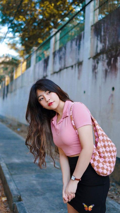 Htet htet Bobby Soxer, Asian Models Female, Black Background Wallpaper, Anime Cover Photo, Female Images, Girly Photography, Black Backgrounds, Asian Beauty, Entertainment