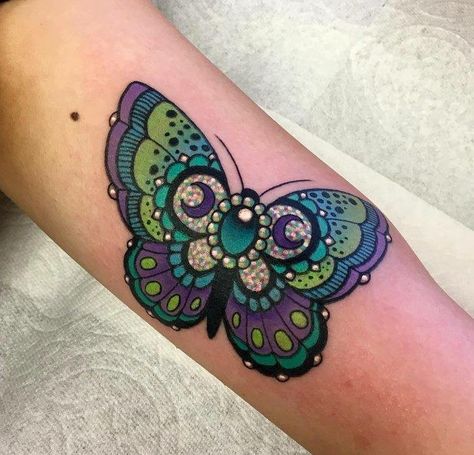 Bug Tattoo, Kawaii Tattoo, Vine Tattoos, Moth Tattoo, Badass Tattoos, Dream Tattoos, First Tattoo, Pretty Tattoos, Moon Tattoo