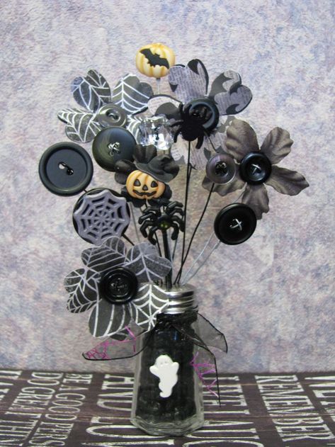 Christmas Button Crafts, Buttons Crafts Diy, San Angelo Texas, Button Creations, Pine Cone Art, Button Bouquet, Halloween Cards Handmade, Easy Halloween Decorations, Christmas Buttons