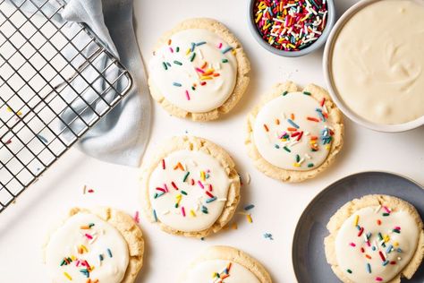 Smashed Sugar Cookies Sour Cream Icing, Texas Sheet Cake Cookies, Chewy Molasses Cookies, Molasses Cookies, Cookie Tray, Fruity Pebbles, Vanilla Cookies, Cookie Icing, Classic Cookies