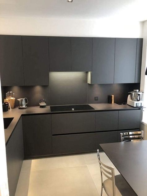 Kitchen Cabinets Black And White, Kitchen Unit Designs, Modern Black Kitchen, Black Kitchen Decor, Серая Кухня, Wallpaper Kitchen, Decor Ideas Kitchen, Kitchen Designer, Modular Kitchen Designs