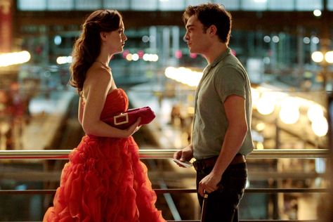 Gossip Girl's Blair Waldorf and Chuck Bass Weren't Supposed to Date, Says Creator Gossip Girl Season 4, Chuck Et Blair, Chuck E Blair, Chuck Y Blair, Gossip Girl Episodes, Blair And Chuck, Dan Humphrey, Chuck Blair, Gossip Girl Aesthetic