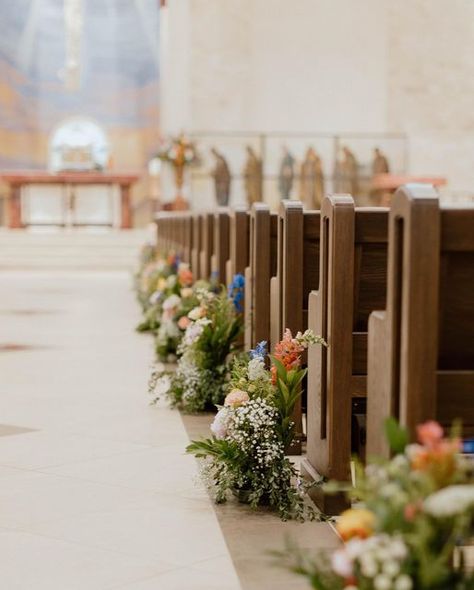 Wedding Aisle Decorations Chapel, Wedding In Church Decorations, Flowers On Pews Wedding, Pews Decorations Church, Wedding Chapel Aisle Decor, Church Altar Wedding Decorations, Decorating Church For Wedding, Catholic Wedding Decor, Flowers For Church Wedding