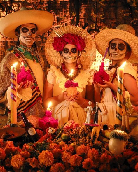 Girly Party Ideas, Dia De Los Muertos Decorations Ideas, Cancun Tulum, Mexican Culture Art, Hispanic Culture, All Souls Day, Mexico Culture, America Latina, Gcse Art