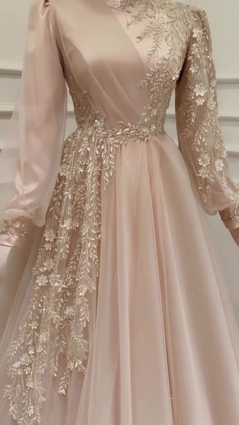 Gowns With Hijab, Wedding Dress For Girls, Celebrity Brides, Bride Dress Simple, Classy Gowns, Unconventional Wedding, Cute Dress Outfits, Fancy Dresses Long, White Gown