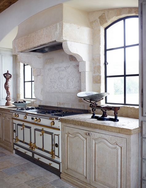 Kitchen Stone Wall, White Stove, Stone Kitchen, Provence Style, Kitchen Hoods, Luxury Kitchens, Trendy Kitchen, Large Kitchen, Favorite Kitchen