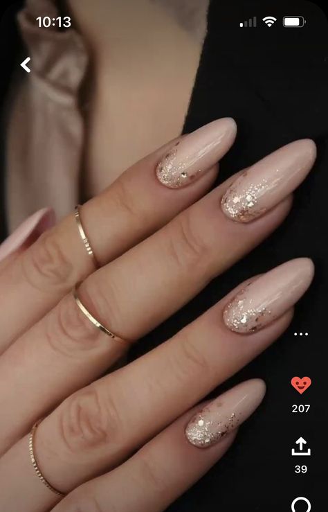 Nails Art Sparkle, Bling French Tips Nails, White With Gold Sparkle Nails, Nude Almond Nails With Gold Design, Gold Dress Nail Ideas, Nail Ideas With Black Dress, Light Brown And Gold Nails, Elegant Wedding Guest Nails, Henna Style Nails