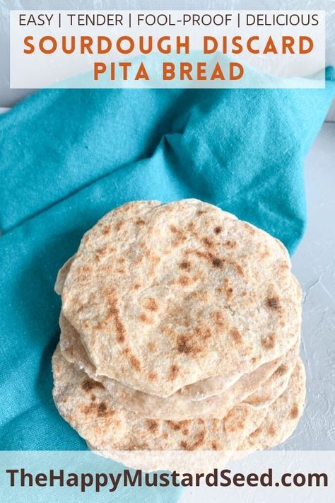 This sourdough discard pita recipe is so delicious! Soft and versatile, this pita bread made from sourdough discard is perfect for flatbread pizzas, sandwiches, gyros, and so much more. Pita Bread Without Yeast, Discard Pita Bread, Sourdough Flatbread Recipe, Same Day Sourdough, Greek Pita Bread, Pita Recipe, Flatbread Pizzas, Sourdough Discard Recipes, Pepperoni Bread