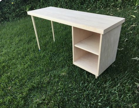 Diy Manicure Table, Nail Table Ideas, Home Beauty Salon, Home Nail Salon, Nail Salon Decor, Wood Craft Projects, Spa Ideas, Manicure Table, Nail Room