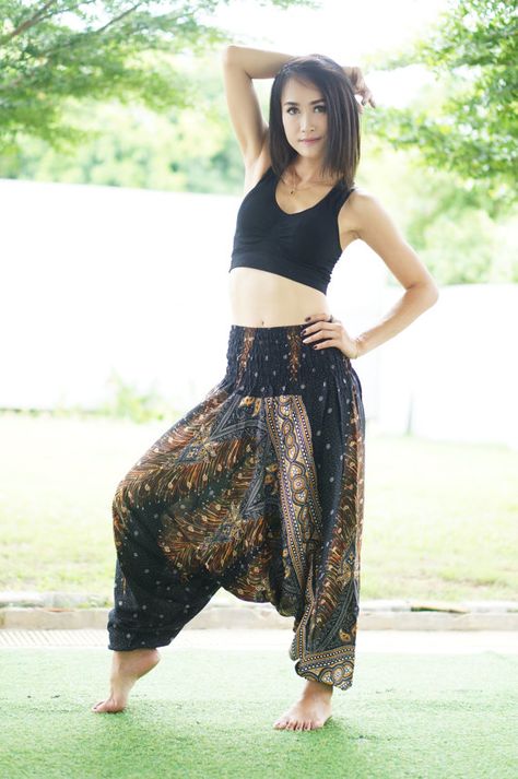 Peacock Feather Boho Classic Black Harem Pants Hippie от MaeYing Bohemian Yoga Pants, Pantalon Thai, Fall Fashion Jeans, Harem Pants Jumpsuit, Boho Street Style, Thai Pants, Black Peacock, Black Harem Pants, Pants Jumpsuit