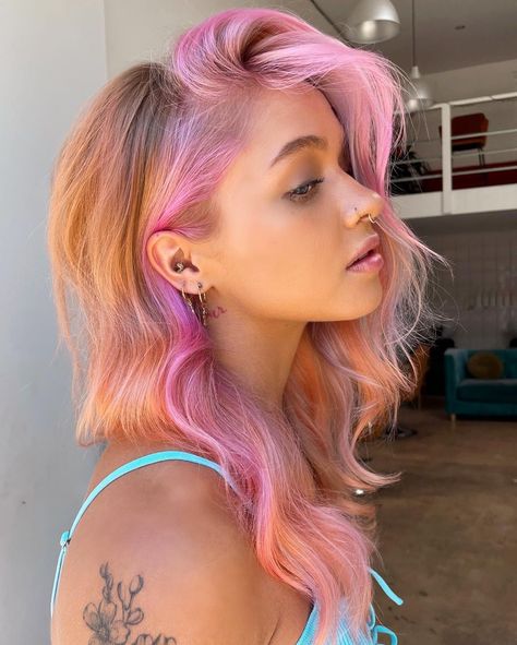 Pink Hair Color Highlights, Peach Pink Hair, Color Block Hair, Sunset Hair, Peach Hair, Medium Length Haircut, Hair Color Pink, Edgy Hair, Hair Color Highlights