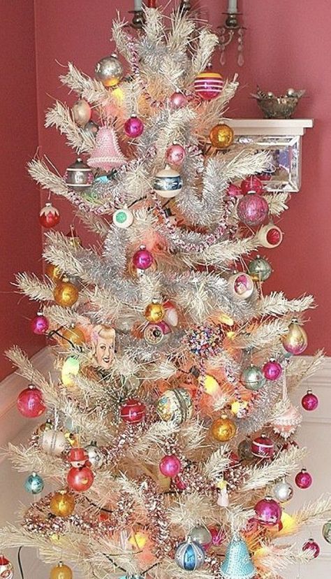 Vintage White Christmas Tree Ideas, Vintage White Christmas, White Christmas Tree Ideas, Easter 2024, Aluminum Christmas Tree, Tree Themes, Xmas Trees, White Christmas Trees, Christmas Tree Ideas