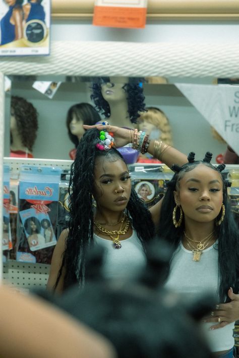 Black women in the hair store Black Beauty Photoshoot, Hairstore Photoshoot, Beauty Supply Photoshoot, Hair Store Photoshoot, Beauty Supply Store Photoshoot, 90 Photoshoot Ideas, 90s Aesthetic Black Women, 90s Style Photoshoot, Freaknik Aesthetic