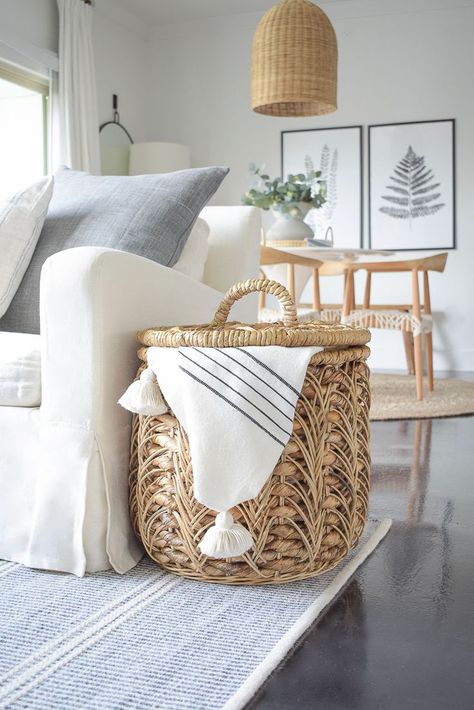 Spring Living Room, Design Room, Interior Modern, Wicker Basket, Room Tour, Room Accessories, Living Room Inspo, Front Room, Simple House