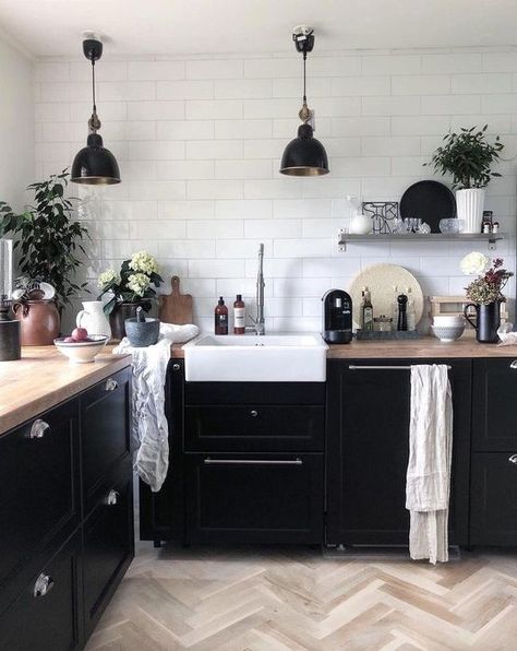 Dapur Skandinavia, Scandinavian Interior Kitchen, Model Dapur, Scandi Kitchen, Interior Design Minimalist, Kabinet Dapur, Scandi Decor, Black Kitchen Cabinets, Dark Kitchen