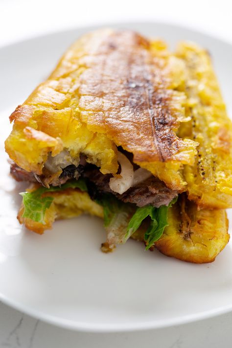 Puerto Rican Plantain Sandwich (Jibarito) Puerto Rican Steak, Plantain Sandwich, Paleo Entrees, Caribbean Girl, Fried Plantains, Plantain Recipes, Boricua Recipes, Paleo Foods, Plantains Fried