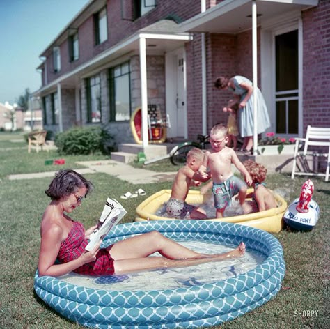 Shorpy Historical Photos, Postal Vintage, Park Forest, Kiddie Pool, Protector Solar, Inflatable Pool, Photo Vintage, Vintage Life, Photos Of Women