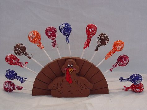 Turkey Sucker Stand - my mom has one of these and we loved it as kids and adults of course!! Trunk Or Treat Ideas, Turkey Craft, Treat Ideas, Craft Day, Trunk Or Treat, Craft Night, Thanksgiving Crafts, Easy Diy Crafts, Painting For Kids