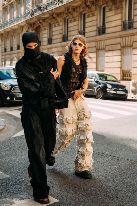 At Pitti Uomo, Elephant Pants Are Still Going Strong | Vogue Utilitarian Fashion, Russia Fashion, Fashion Week Trends, Elephant Pants, Denim Projects, Fashion Street Style, Archive Fashion, Photoshoot Concept, Street Style Trends