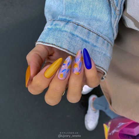 Yellow Nail Designs, Palm Nails, Different Color Nails, Winter Nail Ideas, Burnt Yellow, Mint Nails, Yellow Nail Art, Yellow Nails Design, Yellow Nail