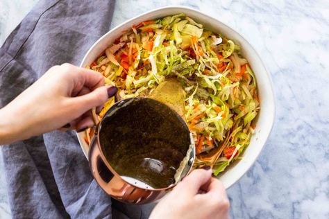 Carolina Slaw Recipe, Carolina Coleslaw, Carolina Slaw, How To Shred Cabbage, Chicken Barbecue, Slaw Recipe, Vinegar Dressing, Vegetarian Cabbage, Low Carb Side Dishes