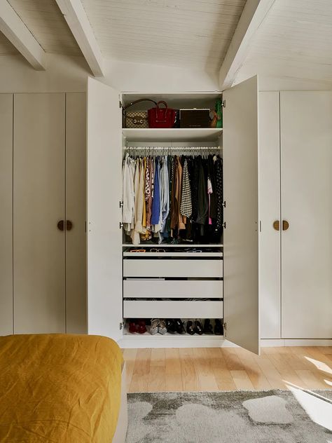 Tour French Fashion Influencer and Creative Jen Azoulay's L.A. Home Wardrobe Matte Finish, Mid Century Closet, Organize Wardrobe, Pure White Paint Color, Ikea Cupboards, Pink Velvet Sofa, Ikea Wardrobe, Mid Century Bedroom, Green Sink