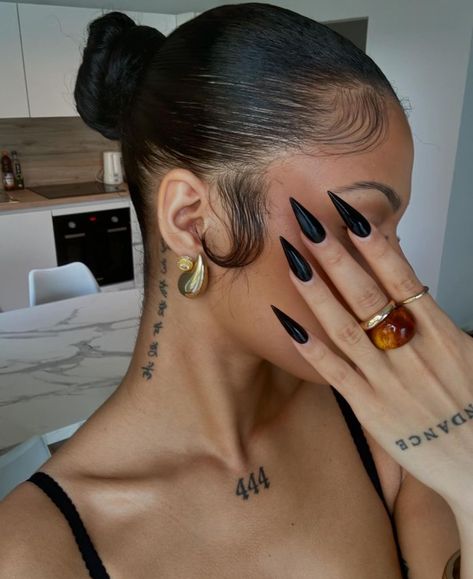 Girl Neck Tattoos Black, Cute Side Neck Tattoos For Women, Mini Neck Tattoos Women, Small Eye Tattoo Ideas Women, Women With Face Tattoos, Cool Neck Tattoos For Women, Tattoos For Confidence, Tatted Up Black Woman, Killmonger Tattoo