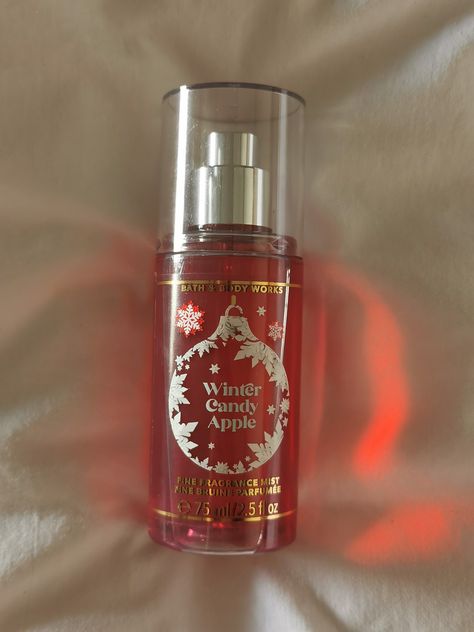 Winter Candy Apple Perfume, Bath And Body Works Perfume Christmas, Winter Candy Apple Bath And Body Works, Christmas Perfume, Winter Perfume, Apple Picture, Santa Ideas, Aesthetic 2023, Basket Christmas