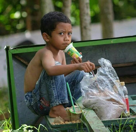 Tumpukan sampah.....! Amish Country, Photojournalism, Garden Sculpture, Photography