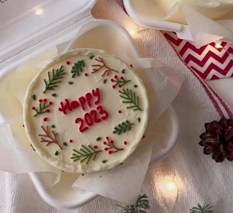 New Years Cake Ideas 2024, New Year Cake Design 2024, New Year Bento Cake, New Year Cake 2024, New Years Cake Decorating, New Year Cake Designs, Simple Anniversary Cakes, New Years Cake, Happy New Year Cake