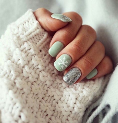 Mint green winter themed with silver glitter accent | From Insta: americanstyle Mint Nail Art, Nails Snowflakes, Mint Green Nails, Mint Nails, Red Christmas Nails, Holiday Nail Designs, Stylish Nails Designs, Seasonal Nails, Snowflake Nails