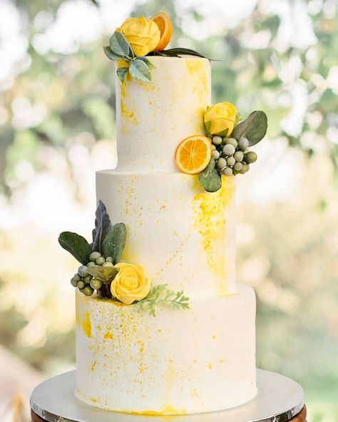 22 Fun and Fruity Wedding Cakes White And Yellow Wedding, Wedding Cake With Fresh Flowers, Vintage Pasta, Yellow Wedding Cake, Cake With Fresh Flowers, Wedding Cake Options, Vintage Wedding Inspiration, Yellow Wedding Theme, Summer Wedding Cakes