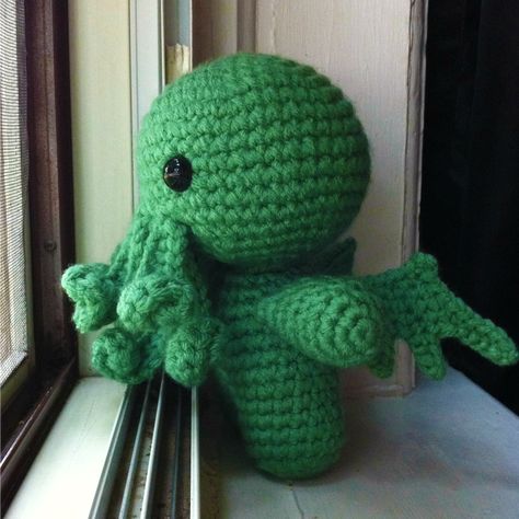 Cuddly Cthulhu - Rural Rebellion Geeky Crochet Patterns, Crochet Monsters, Halloween Crochet, Amigurumi Free, Cthulhu, Amigurumi Free Pattern, Loom Knitting, Crochet Patterns Amigurumi, Crochet Dolls