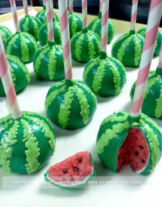 OMG! Cute Cute Cute Watermelon Cake Pops, Savory Cakes, Watermelon Birthday Parties, Watermelon Baby, Picnic Theme, Fingerfood Party, Watermelon Cake, Watermelon Party, Watermelon Birthday