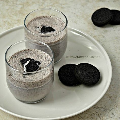 Oreo Drink, Milkshake Aesthetic, Oreo Milkshake Recipe, Cookies And Cream Milkshake, Oreo Milk, Oreo Shake, Oreo Dessert Recipes, Oreo Milkshake, Easy Coffee Recipes