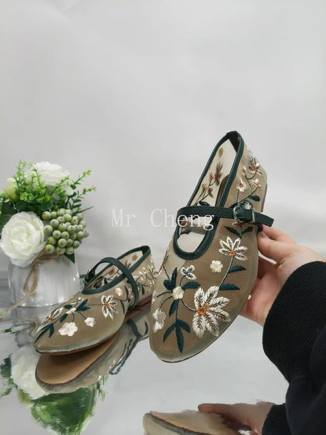 2024 New Green Flower Embroidered Mesh Ballet Flats Mary Jane Single Shoes Designer Traf Women Work Flats For Work, Chic Ballet Flats, Spring Walk, Comfortable Work Shoes, Stay Fresh, Mary Jane Flats, Green Flower, New Green, Mesh Material