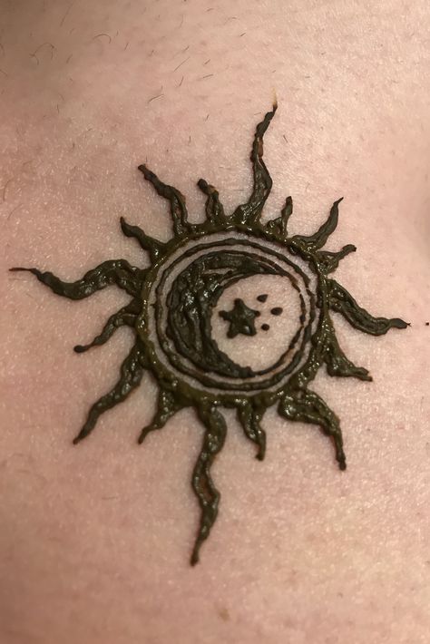 Sun Moon Henna, Full Body Henna, Moon Henna, Henna Moon, Shoulder Henna, Small Henna Tattoos, Cute Henna Designs, Cute Henna Tattoos, Small Henna