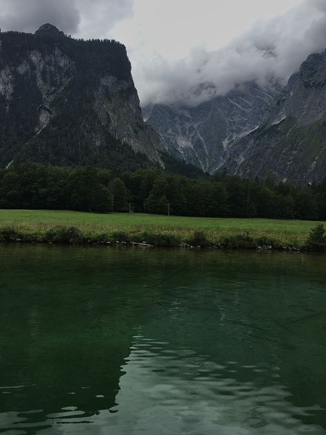 Rainy Mountains Aesthetic, Raining Mountain, Rainy Mountains, Rainy Nature, Rainy Vibes, Iphone Wallpaper Mountains, Rainy Lake, Beach Colors, Dark Mountains