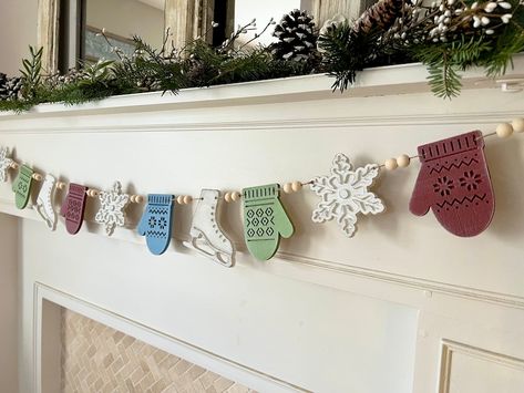 Tree Garland Winter Decoration Christmas Holiday Mantle Decor - Etsy Canada Christmas Bunting Ideas, Mitten Garland, Mantel Scarf, Pennant Garland, Holiday Mantle Decor, Winter Garland, Holiday Mantle, Scarf Ideas, Snowflake Garland