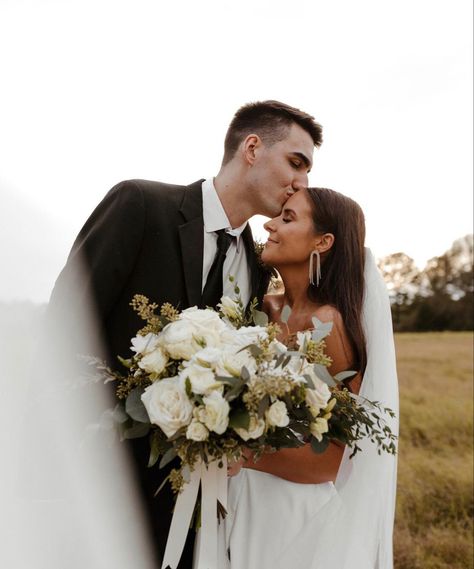 Wedding Photo List, Photography List, Wedding Shot List, Prom Picture, Wedding Portrait Poses, Wedding Shoots, Bride Portraits, Wedding Picture Poses, Romantic Sunset