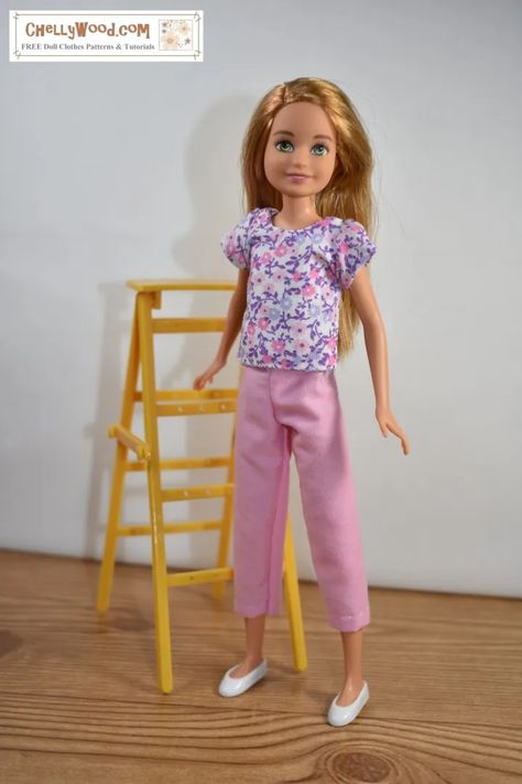 Sew a pair of capri pants for 9-inch dolls w/free patterns @ ChellyWood.com #Sewing #DollClothes – Free Doll Clothes Patterns Patterns For Pants, Barbie Stacie Doll, Diy Doll Clothes Patterns, Free Doll Clothes Patterns, Free Printable Sewing Patterns, Barbie Sewing Patterns, Chelsea Doll, Barbie Doll Clothing Patterns, Barbie Dolls Diy