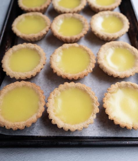 Gluten Free Lemon Tart Recipe, Sliced Ginger, Dairy Free Deserts, Mini Lemon Tarts, Almond Flour Recipes Cookies, Citrus Tart, Vegan Lemon Curd, Almond Flour Crust, Lemon Curd Tart