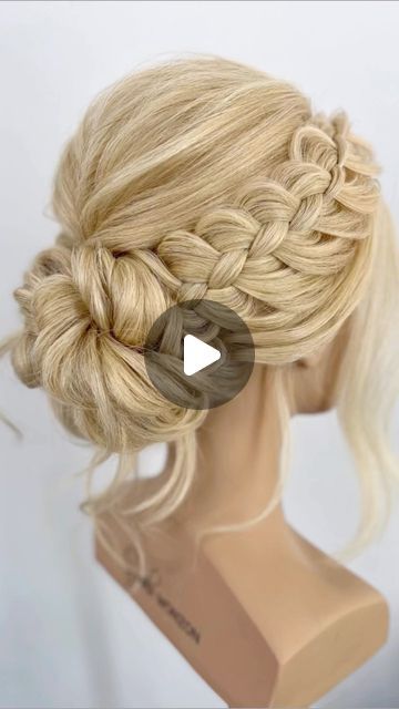 Sandra Monzon-Atlanta Ga Bridal Hairstylist on Instagram: "Hello everyone 🫶🏼  Quick tutorial of this beautiful updo, full tutorial is available at my subscription, subscribe if you haven’t 🫶🏽❤️  Hola a todos 🫶🏼  Tutorial rápido de este hermoso updo, el tutorial completo está disponible en mi suscripción, suscríbete si no lo has hecho 🫶🏽❤️  Mannequin, fork comb and hair elastics from @sandimonzonshop   Tools: “Prep Tool” by @lalastools  1” 1/4 curling iron by @hottoolspro   #hairstyles #weddingguesthair #bohostyle #atlantahairstylist #weddinghairstyles #inspirationhair #hairupdos #4strandbraid #updoideas #upstyling #atlantavendors" Curled Updo Hairstyles Tutorials, Elegant Hairstyles For Long Hair Updo, Wedding Up Do Step By Step, Updos Diy, Side Braid Updo Tutorial, Wedding Updo Tutorial Step By Step, Soft Updo Hairstyles Romantic, Quick And Easy Updos For Long Hair Step By Step, Bridal Updo With Curls