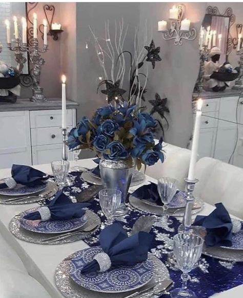 Blue Dining Room Decor, Dining Room Glam, Navy Blue Christmas, Black Christmas Decorations, Blue Table Settings, Dining Room Design Luxury, Table Cloth Decorations, Blue Christmas Decor, Dining Room Blue