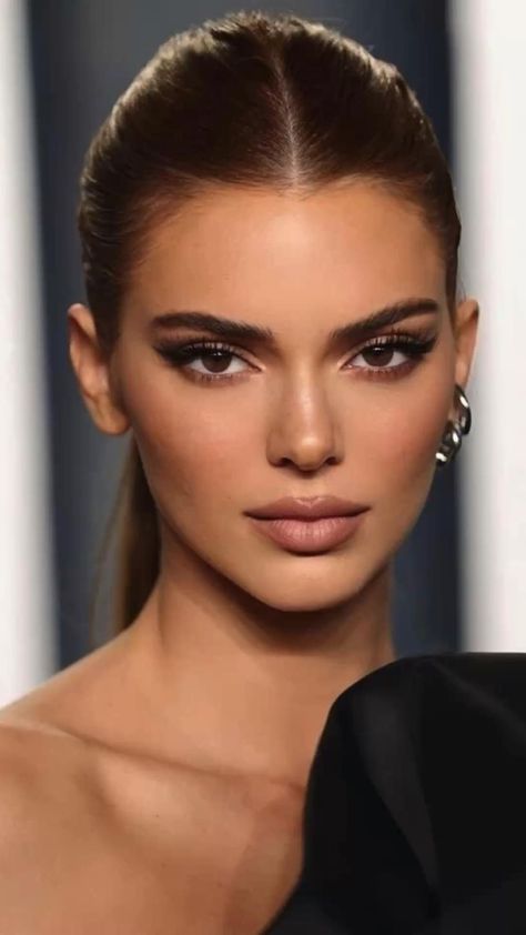 Kendall Jenner Eyes, Oscars Makeup, Kendall Jenner Hair, Kendall Jenner Face, Stile Kendall Jenner, Jenner Hair, Kendall Jenner Makeup, Jenner Makeup, Formal Makeup