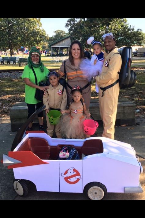 Ghostbuster Wagon Halloween, Ghost Buster Family Costume Ideas, Ghostbusters Car Diy Wagon, Ghost Buster Family Costumes, Family Ghost Busters Costumes, Ghost Buster Costume, Ghost Busters Costume Diy, Wagon Halloween Costumes, Wagon Costume