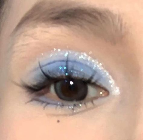 Blue Easy Eye Makeup, Messy Blue Eyeshadow, Blue Eyes Blue Eyeshadow, Blue Eye Looks Eyeshadows, Light Blue Fairy Makeup, Sparkly Blue Makeup, Blue Eyeshadow Makeup Tutorial, Hoco Makeup Blue, Blue And White Eye Makeup