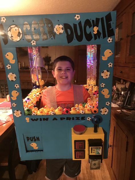 DIY claw machine costume Diy Claw Machine Costume, Claw Machine Trunk Or Treat, Claw Machine Costume, Diy Claw Machine, Toy Claw Machine, Grab Machine, Homemade Halloween Costumes, Diy Halloween Costumes Easy, Claw Machine