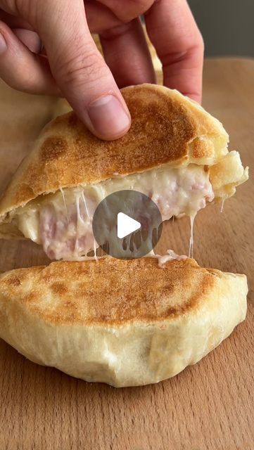 Pate A Pizza, Pizza Mini, Amazing Food Hacks, Club Sandwich, Mini Pizza, Instagram C, Foodie Food, March 8, Amazing Food