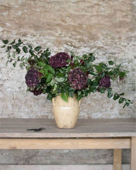 Hydrangea Design, Philippa Craddock, Autumn Beach, Halloween Trends, Hydrangea Arrangements, Ivy House, Cottage Style Decor, Floral Centerpiece, Christmas Wreaths To Make